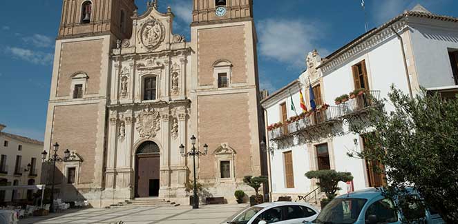 Iglesia de la Encarnación y Ayuntamiento en  Vélez Rubio © Paco Bonilla